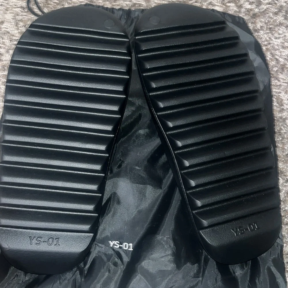 Brand new Men’s Yeezy slides